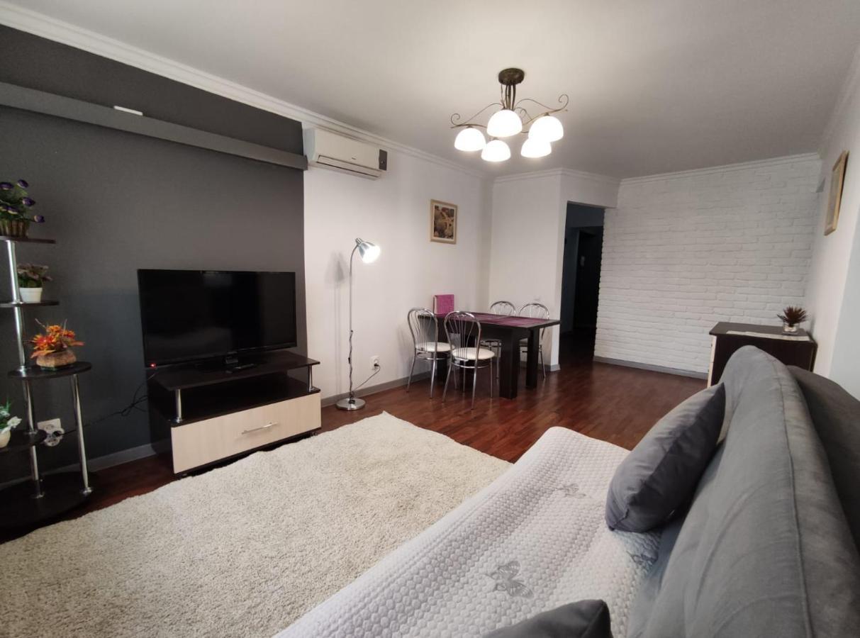 Nadezhda Apartments On The Nauryzbai Batyr 82 Almaty Ngoại thất bức ảnh