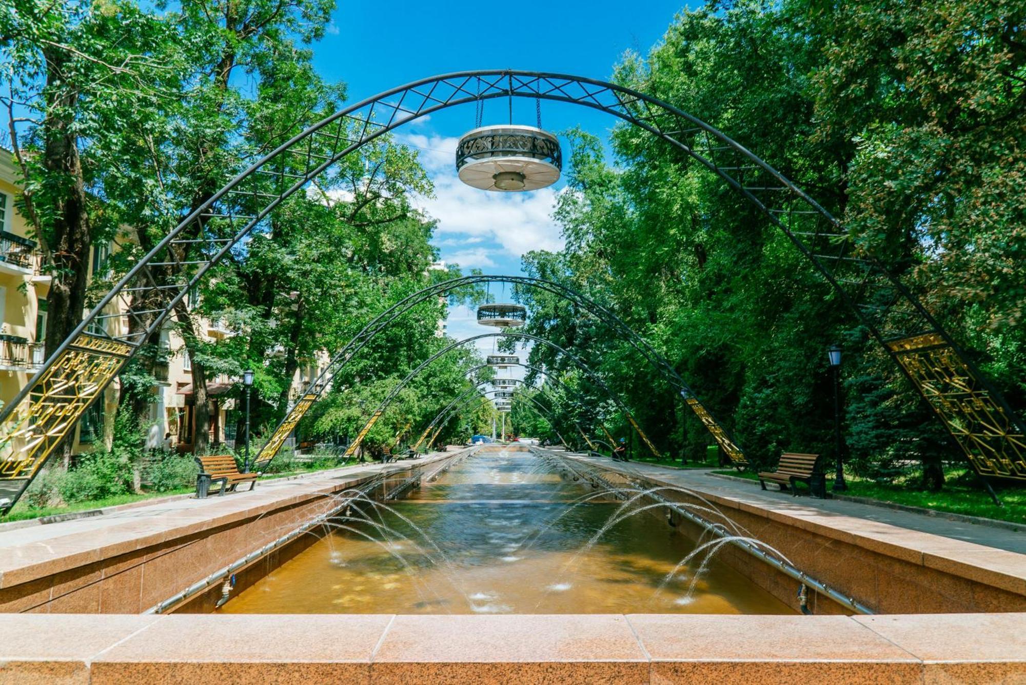 Nadezhda Apartments On The Nauryzbai Batyr 82 Almaty Ngoại thất bức ảnh
