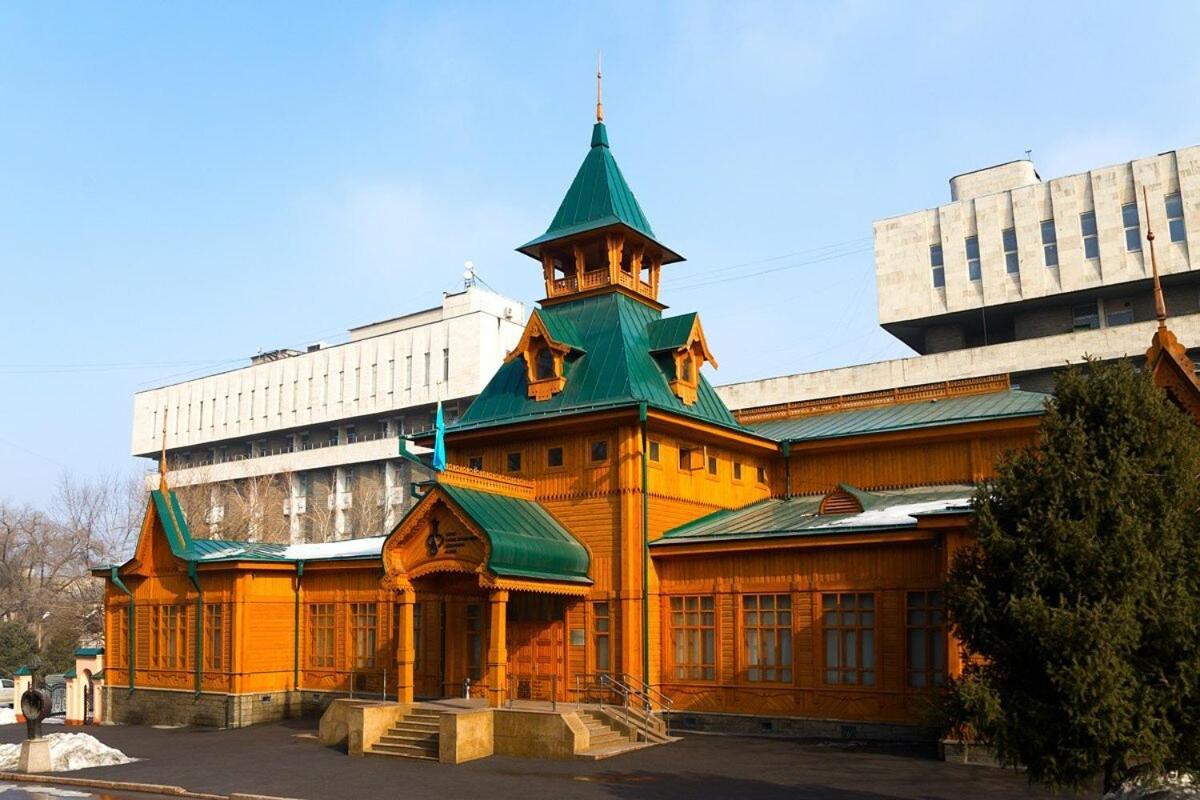 Nadezhda Apartments On The Nauryzbai Batyr 82 Almaty Ngoại thất bức ảnh