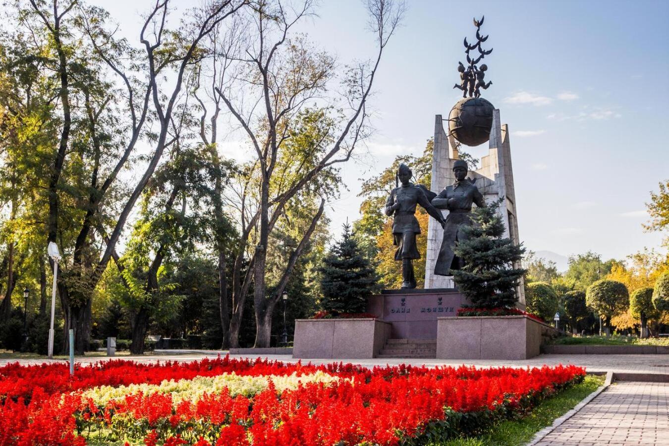 Nadezhda Apartments On The Nauryzbai Batyr 82 Almaty Ngoại thất bức ảnh