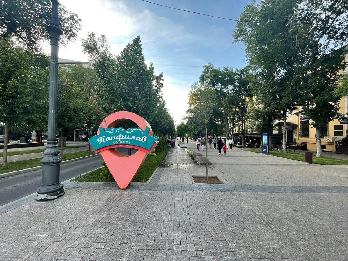 Nadezhda Apartments On The Nauryzbai Batyr 82 Almaty Ngoại thất bức ảnh