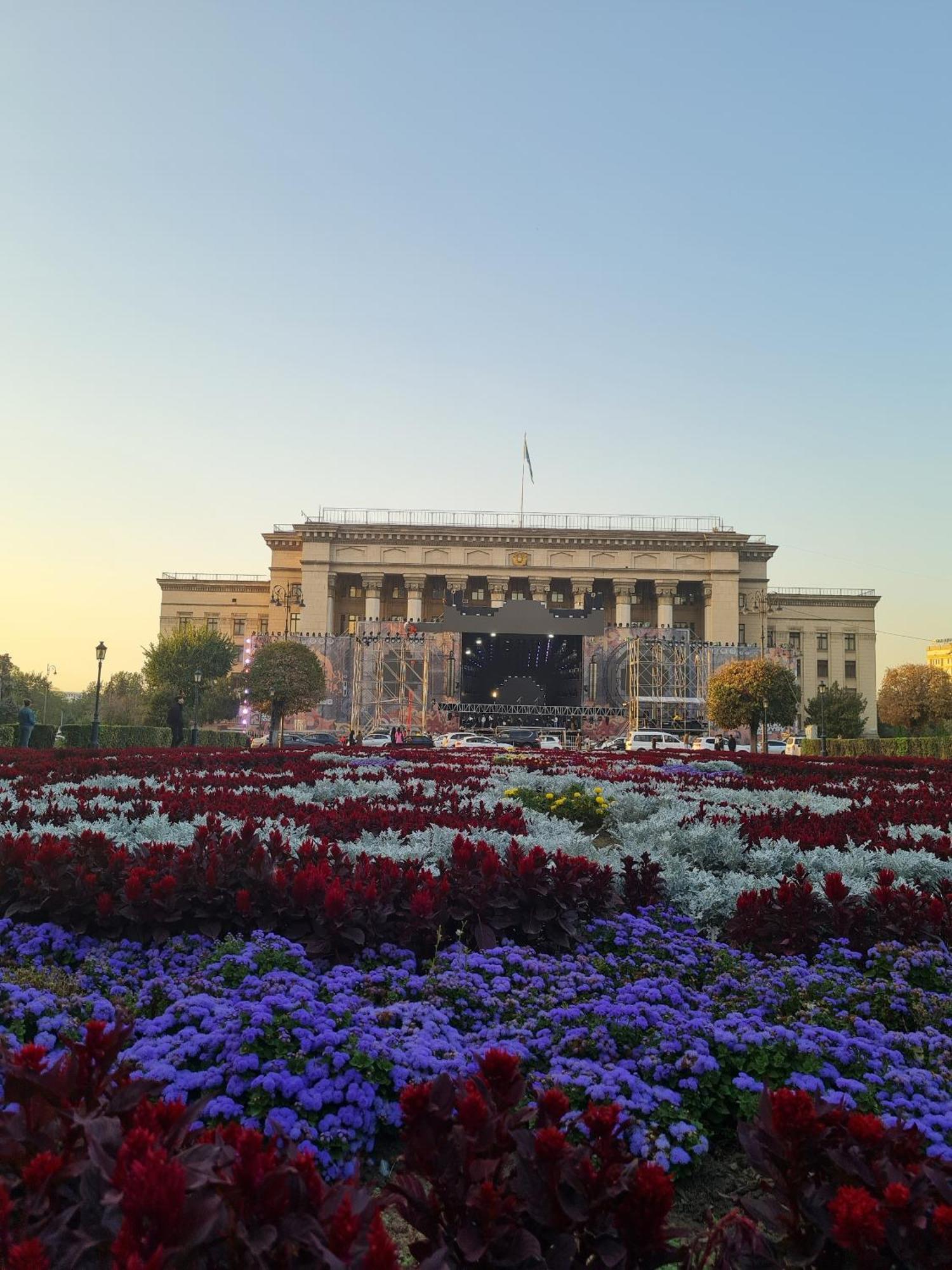Nadezhda Apartments On The Nauryzbai Batyr 82 Almaty Ngoại thất bức ảnh